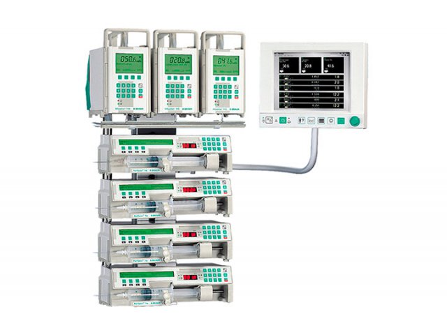 Modulares System für die Intensivtherapie. Spezielle Aluminiumprofile mit mechanischen und elektronischen Schnittstellen lassen sich kabellos zu komplexen Einheiten verbinden. 