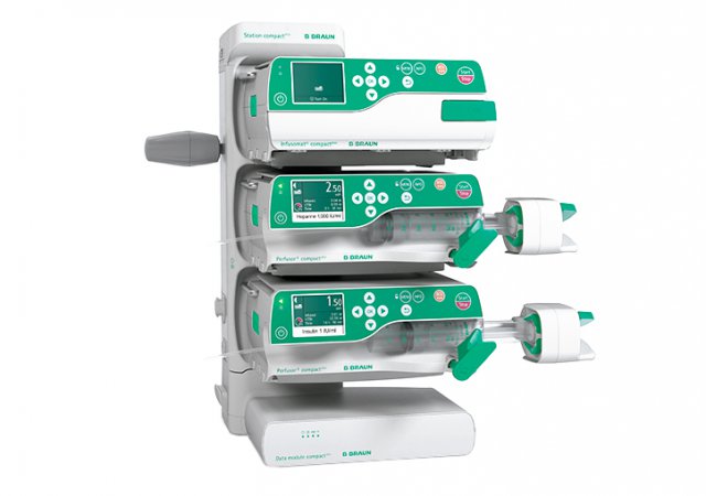 Docking station for 1-3 infusion pumps. The tool-free installation of up to 6 stations, in one or two columns, enables easy and fast data communication with a maximum of 18 infusion pumps. ||