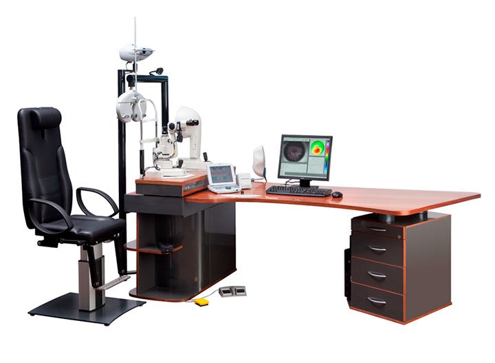 Contest A thought-through workstation for the ophthalmologist: The sliding table is constructed for two devices and provides drawers and shelves. 